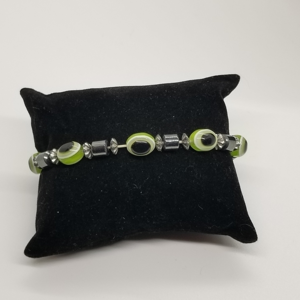 glass evil eye stretch bracelet green